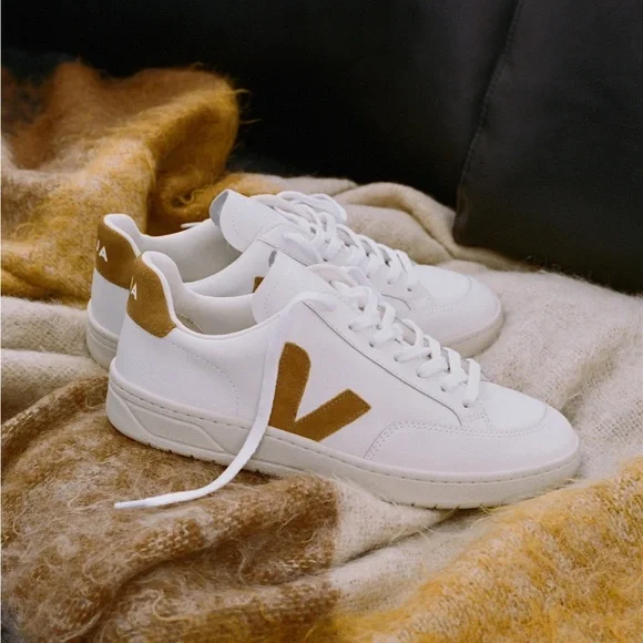 VEJA V-12 Sneakers - Picture 1 of 11